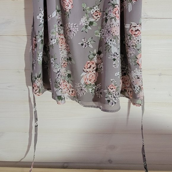 torrid size 0 grey floral top - Picture 2 of 4